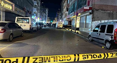 Küçükçekmece'de sokak ortasında silahlı saldırı: 2 ölü, 1 yaralı