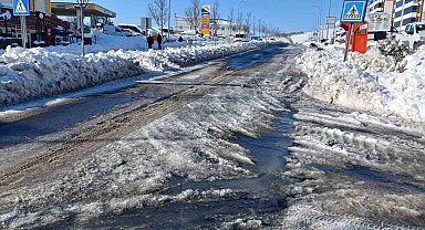 Kulp'ta dondurucu soğuk günlük yaşamı felç etti