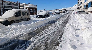 Kulp'ta kar çekildi, dondurucu soğuk etkisini artırdı