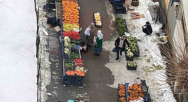 Kulp'ta kar engeli aşıldı, salı pazarı üç haftanın ardından açıldı