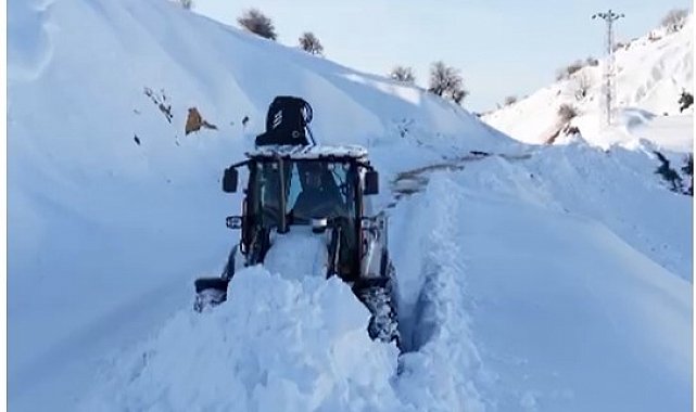 Kulp'ta kar yağışı görsel şölen oluşturdu