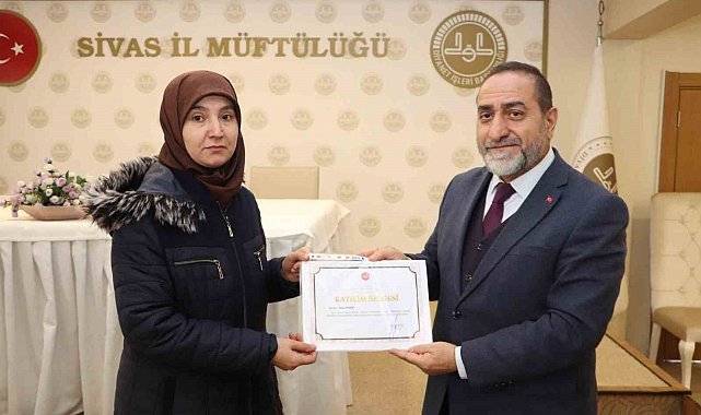 Kur'an Kursu öğreticileri sertifikaları aldı