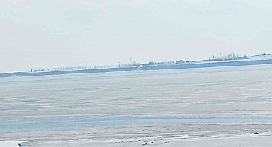 Kuş cenneti Arin Gölü kısmen dondu