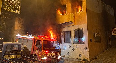 Kuşadası'nda metruk binada korkutan yangın