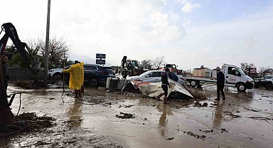 Kuşadası'nda selin yaraları sarılmaya çalışılıyor