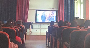 Kütahya Akşemsettin Kız Anadolu İmam Hatip Lisesinde belgesel gösterimi