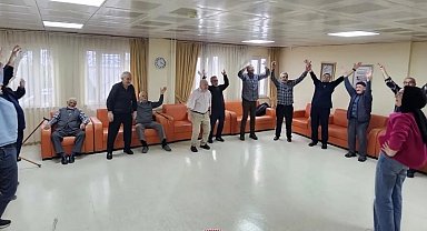 Kütahya Huzurevi'nde 'Kahkaha Yogası' etkinliği