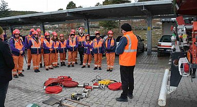Kütahya'da arama kurtarma gönüllülerine orman yangınlarına müdahale eğitimi