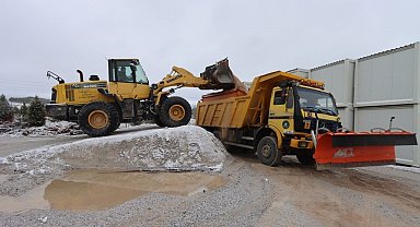 Kütahya'da karla mücadele çalışmaları aralıksız sürüyor