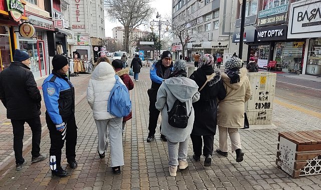 Kütahya'da semt pazarlarında dolandırıcılığa karşı bilgilendirme çalışması