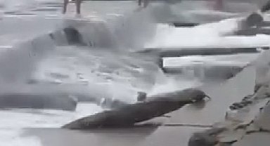 Kuvvetli lodos Caddebostan Sahili'i vurdu, denize giren 3 kişi hastanelik oldu