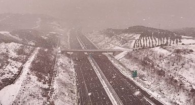 Kuzey Marmara Otoyolu'nda kar yağışı havadan görüntülendi