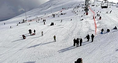 Ladik Akdağ Kayak Merkezi'ne yoğun ilgi