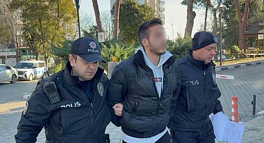 Lise öğrencisinin boynuna bıçak dayayan üniversite öğrencisi tutuklandı