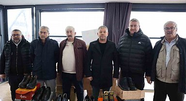 Lunapark işletmecisinden çocuklar için ayakkabı yardımı