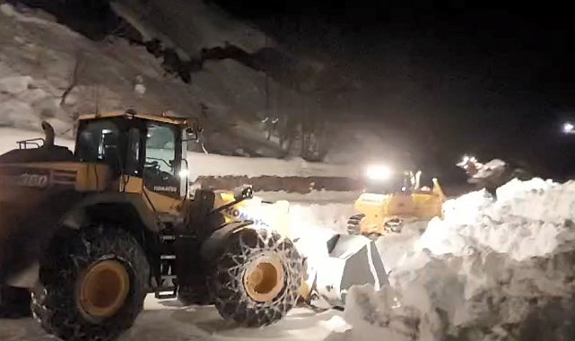 Macahel Geçidi'nde karla mücadele 10 gündür gece gündüz sürüyor