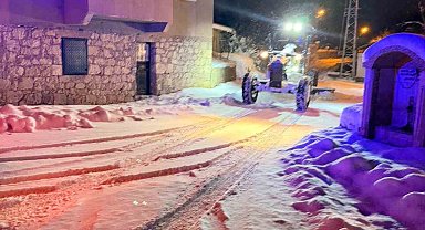 Mahsur kalan hasta vatandaşın yardımına karla mücadele ekipleri yetişti