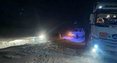 Mahsur kalan sürücüler Off-road ekiplerince kurtarıldı