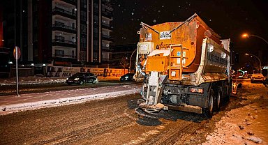 Malatya Büyükşehir Belediyesi karla mücadelede 724 sahada