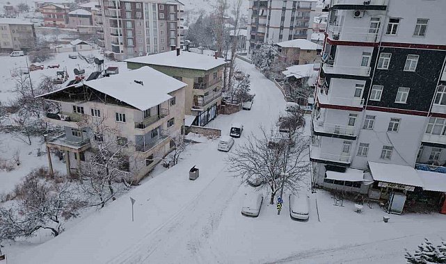 Malatya kırsalında kar kalınlığı 30 santimetreyi buldu