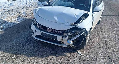 Malatya'da iki otomobil çarpıştı: 3 yaralı