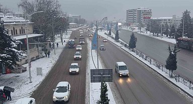 Malatya'da kar yağışı etkili oluyor