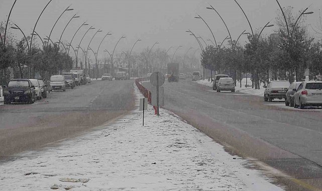 Malatya'da kar yağışı nedeniyle kamu personeline idari izin ve motosikletlere trafik yasağı
