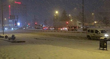 Malatya'da kar yağışı ulaşımda aksamalara yol açtı