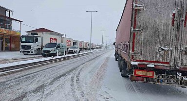 Malatya'da kar yağışı ulaşımı aksattı