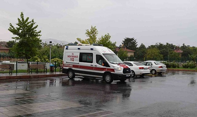 Malatya'da kontrolden çıkan otobüs devrildi: 6 yaralı