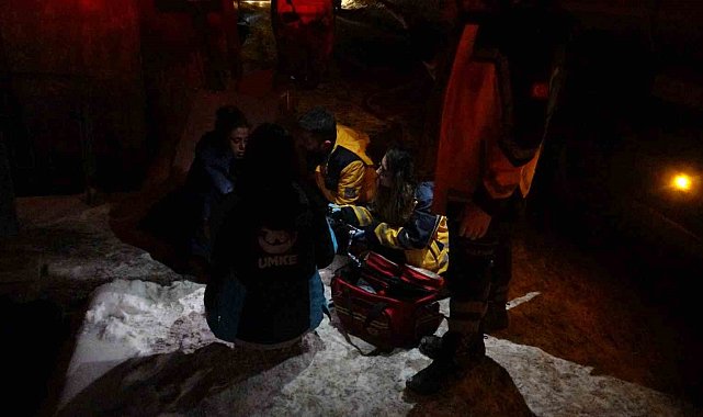 Malatya'da müstakil evde yangın: Mahsur kalan kadın kurtarıldı