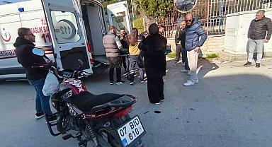 Manavgat'ta kamyonet ile motosiklet çarpıştı: 1 yaralı