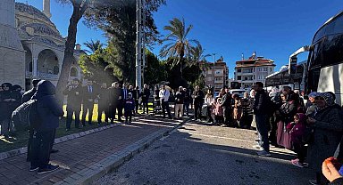 Manavgat'ta umre yolcuları dualarla kutsal topraklara uğurlandı