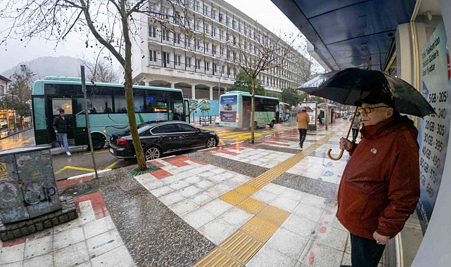 Manisa'da esnafın fırtına ve yağmurla imtihanı