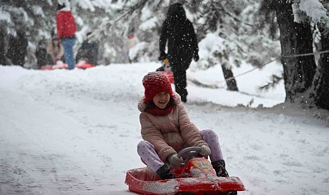 Manisa'da kar coşkusu: Yaylalar ziyaretçilerle doldu