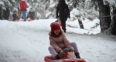 Manisa'da kar coşkusu: Yaylalar ziyaretçilerle doldu