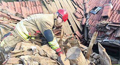 Manisa'da kerpiç ev çöktü: 1 yaralı