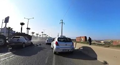 Manisa'da traktörle otomobil çarpıştı: 1 yaralı