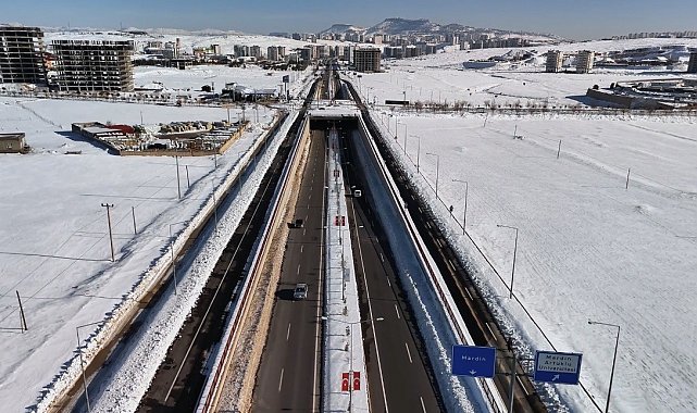 Mardin'de karla mücadele çalışmaları aralıksız sürüyor