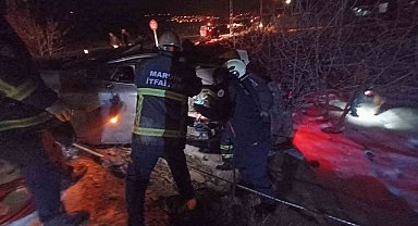 Mardin'de otomobil elektrik direğine çarptı: 1 yaralı