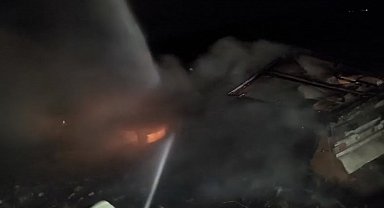 Mardin'de şarampole devrilen tırda çıkan yangın söndürüldü