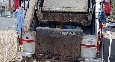 Marmaris'te Belediye çöp kamyonunun çarptığı kadın ağır yaralandı