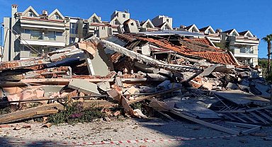 Marmaris'te güçlendirme çalışması yapılan apart otel çöktü