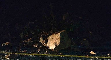 Marmaris'te toprak kayması nedeniyle yol trafiğe kapatıldı