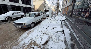 Mazıdağı'nda kar yağışının üzerinden 15 gün geçti, kaldırımlar hala temizlenmedi