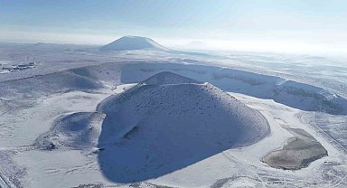 Meke Krater Gölü beyaz gelinliğini giydi, kartpostallık manzaralar oluştu