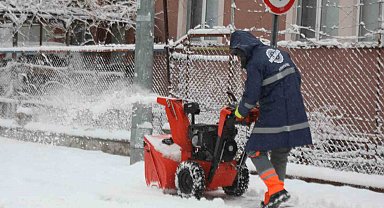 Melikgazi ekipleri 58 mahallede kar küreme çalışması yaptı