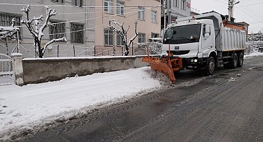 Melikgazi'de karla mücadele çalışmaları kesintisiz devam ediyor