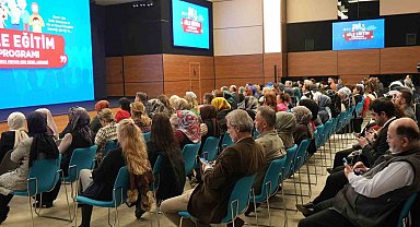 Memur-Sen Genel Başkanı Yalçın: "Kadınların, sendikacı kadınlar olması konusundaki kendilerinin gösterdiği hareketi ve bereketi bizzat hissediyorum"