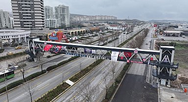 Menderes Bulvarındaki modern yaya üst geçidi açılıyor